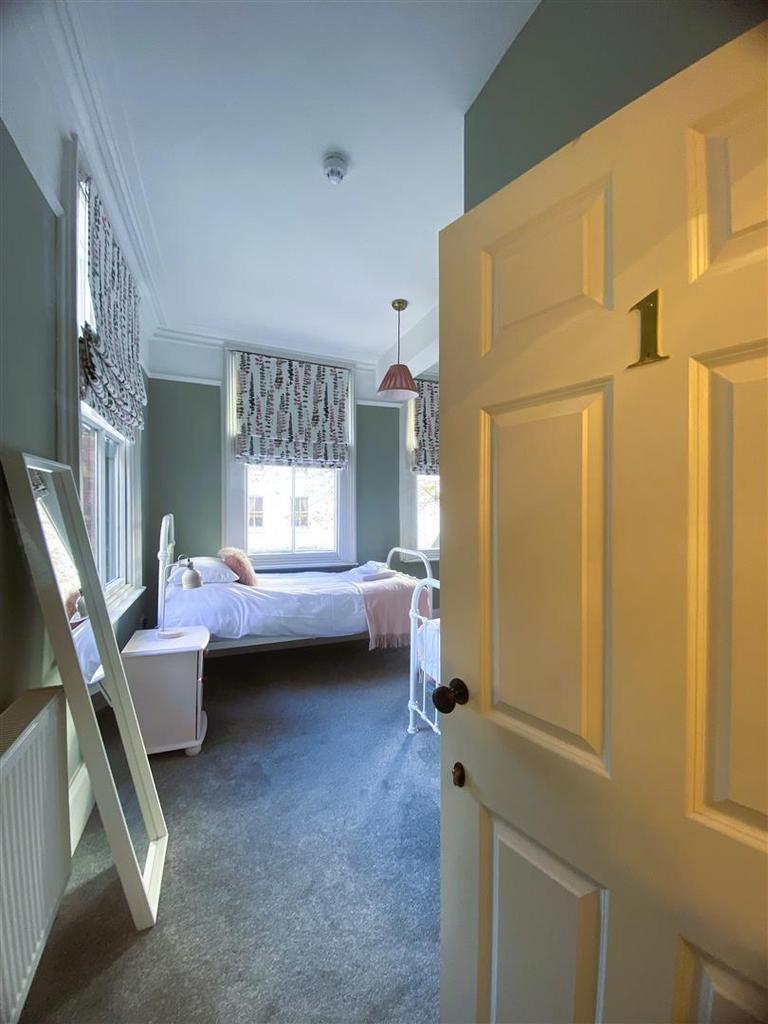 Bedroom 1 I.jpg