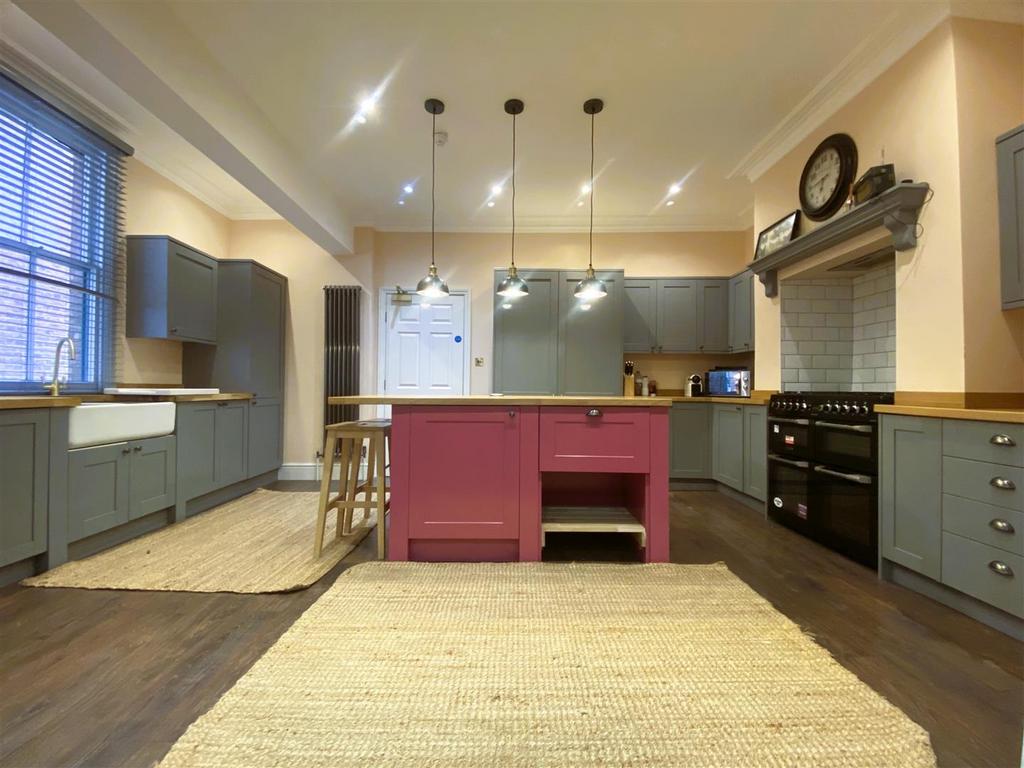 Kitchen V.jpg