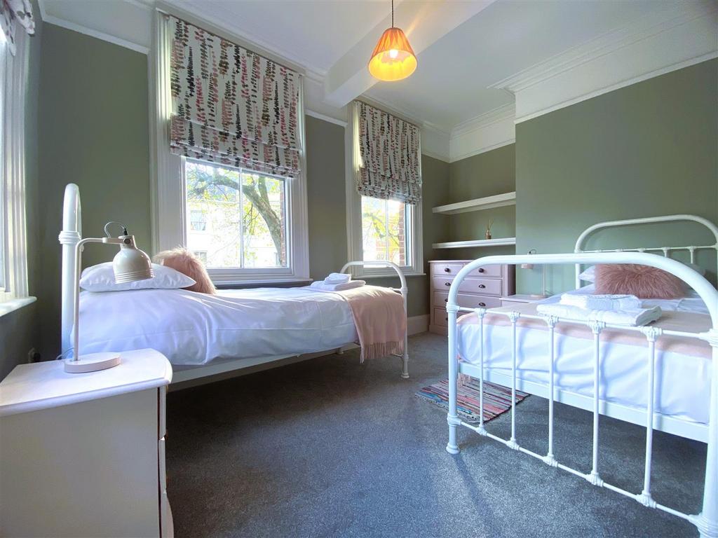 Bedroom 4.jpg