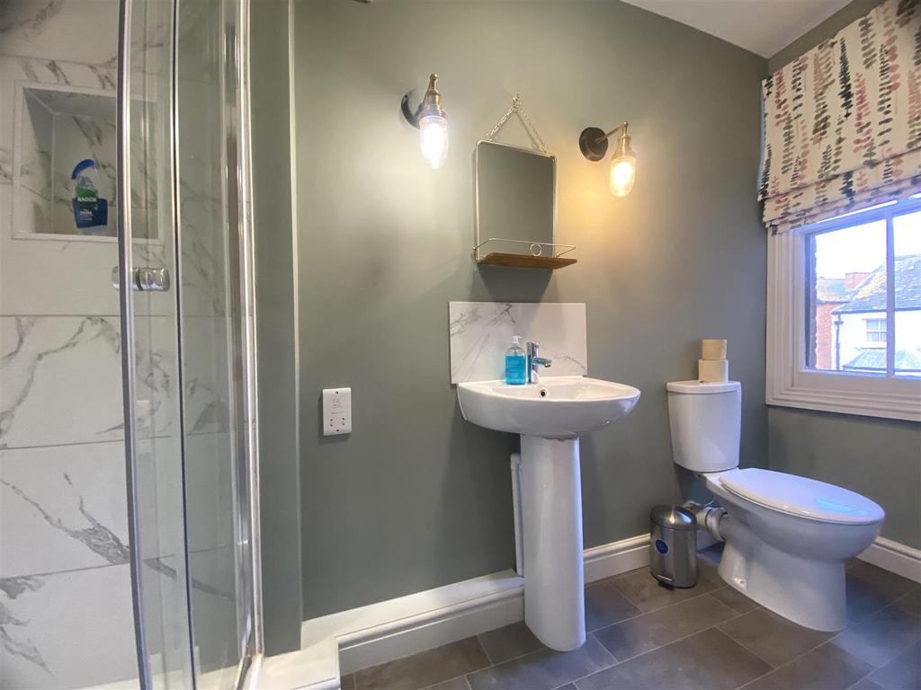 Ensuite 4.jpg