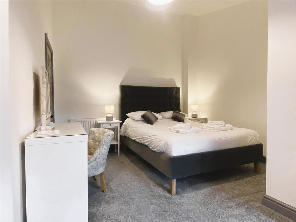 Bedroom 8 II.jpg