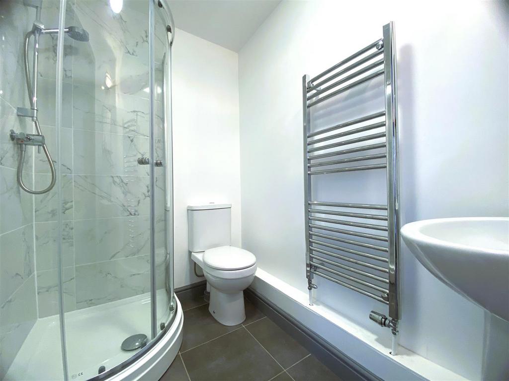 En-Suite 1.jpg