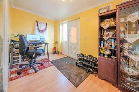 3 bedroom semi-detached house for sale, Tynwald Road, Leeds, West Yorkshire
