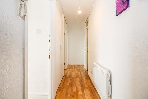 2 bedroom flat to rent, Tenbury Close, Forest Gate, E7 8AX