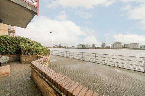 1 bedroom flat for sale, Caledonian Wharf, London E14