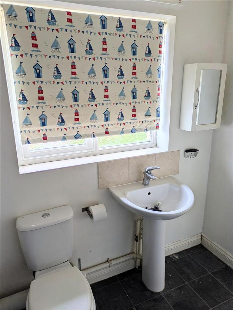 Bathroom 2.jpg