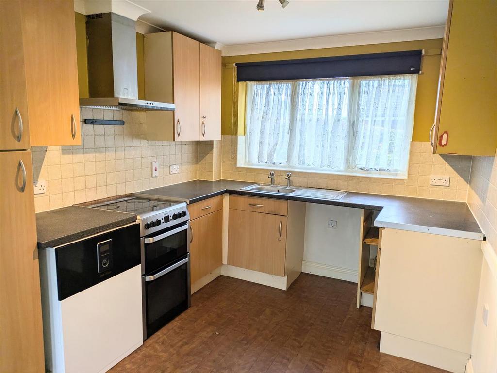 Kitchen 2.jpg