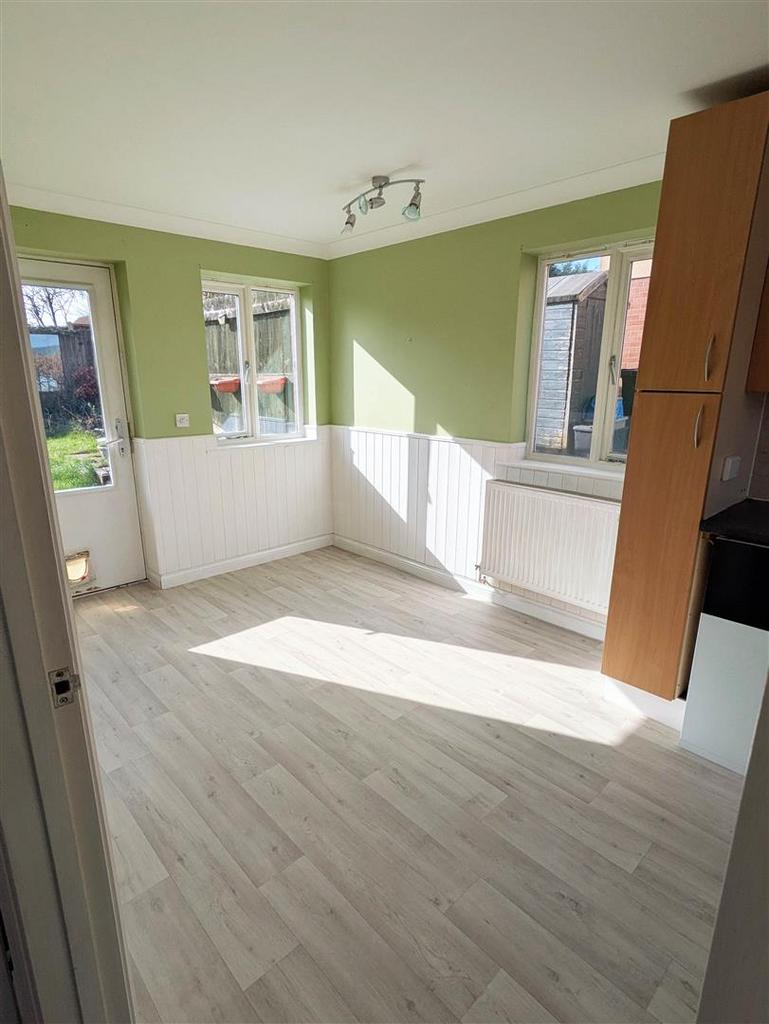 4.Kitchen3.jpg