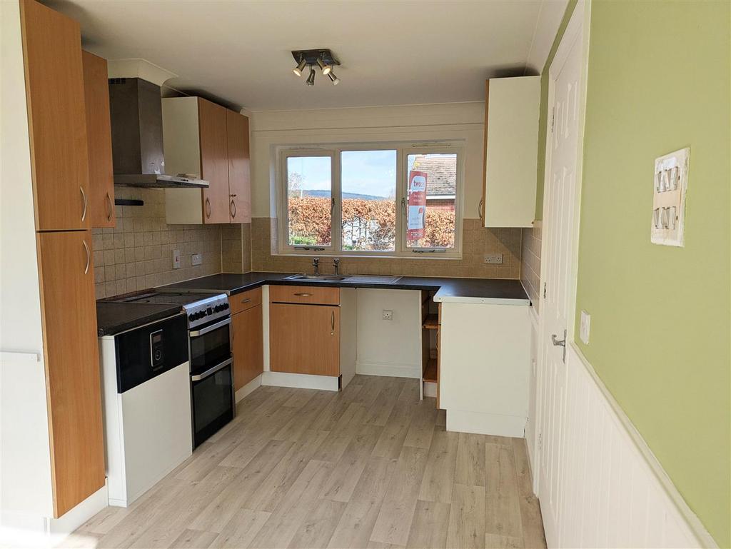4.Kitchen5.jpg