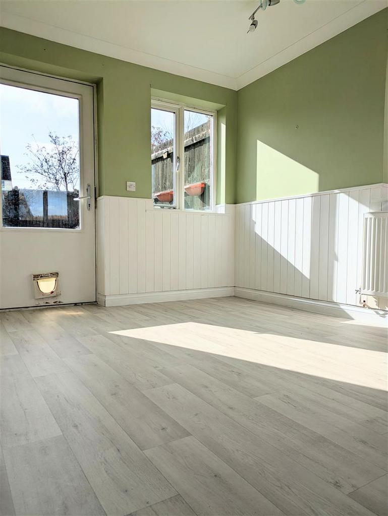 4.Kitchen1.jpg