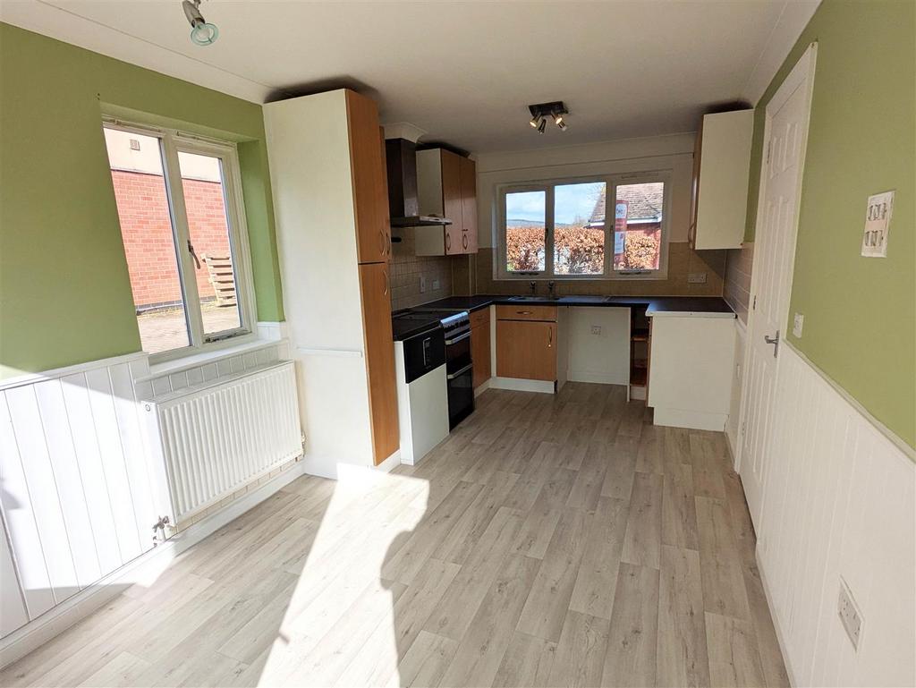 4.Kitchen2.jpg