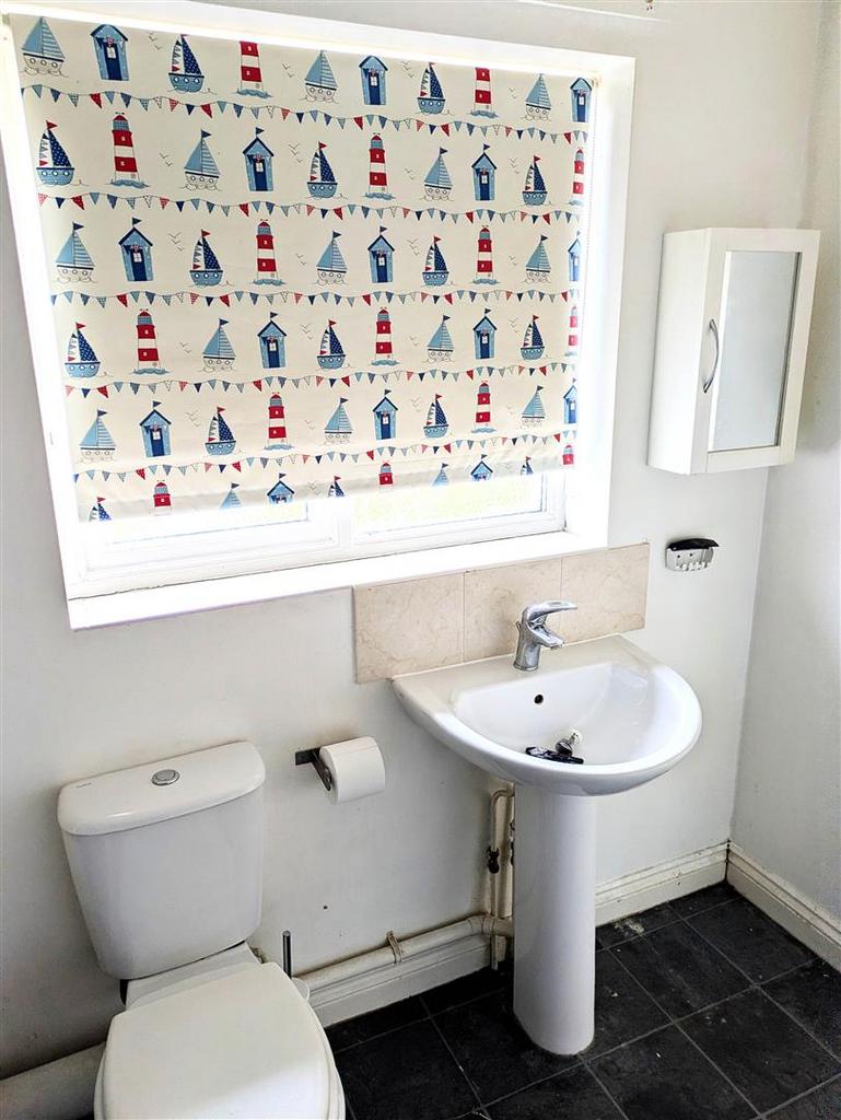 10.Bathroom 2.jpg