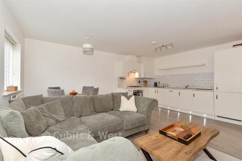 2 bedroom ground floor flat for sale, Illett Way, Faygate, Horsham, West Sussex