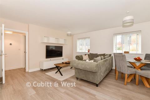 2 bedroom ground floor flat for sale, Illett Way, Faygate, Horsham, West Sussex