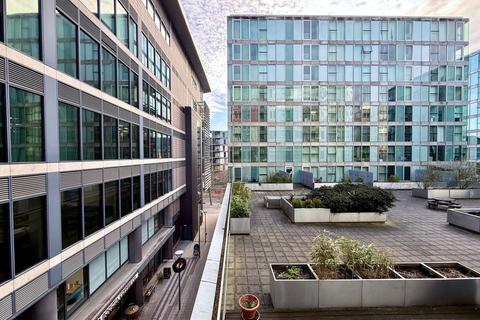 undefined, Staten House, The Hub