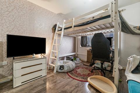 1 bedroom flat for sale, Victoria Road, London W3