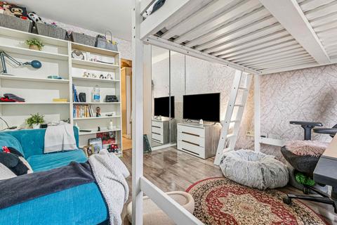 1 bedroom flat for sale, Victoria Road, London W3