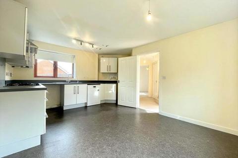3 bedroom semi-detached house to rent, Whitehaven Close, Broughton