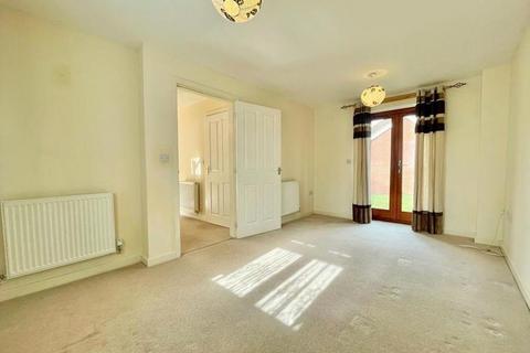 3 bedroom semi-detached house to rent, Whitehaven Close, Broughton