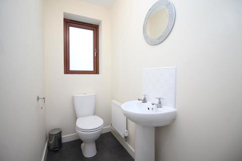 3 bedroom semi-detached house to rent, Whitehaven Close, Broughton