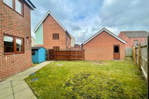 3 bedroom semi-detached house to rent, Whitehaven Close, Broughton