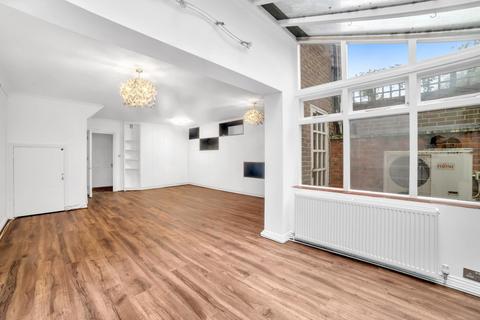 5 bedroom end of terrace house to rent, Marston Close, London