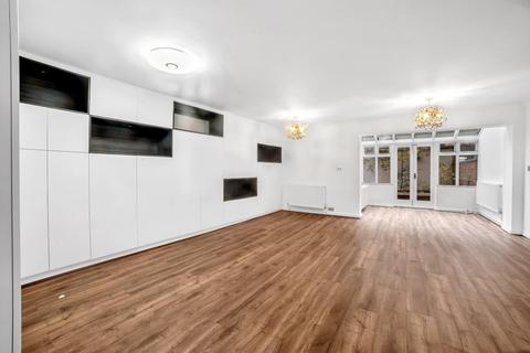 5 bedroom end of terrace house to rent, Marston Close, London