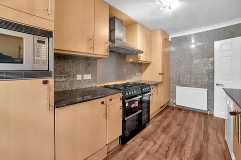 5 bedroom end of terrace house to rent, Marston Close, London