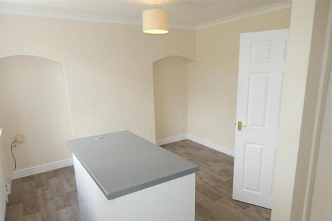 3 bedroom semi-detached house to rent, Studley Road, Redditch