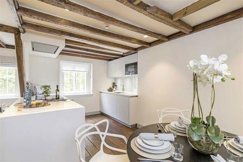 1 bedroom flat to rent, Soho Square, London W1D
