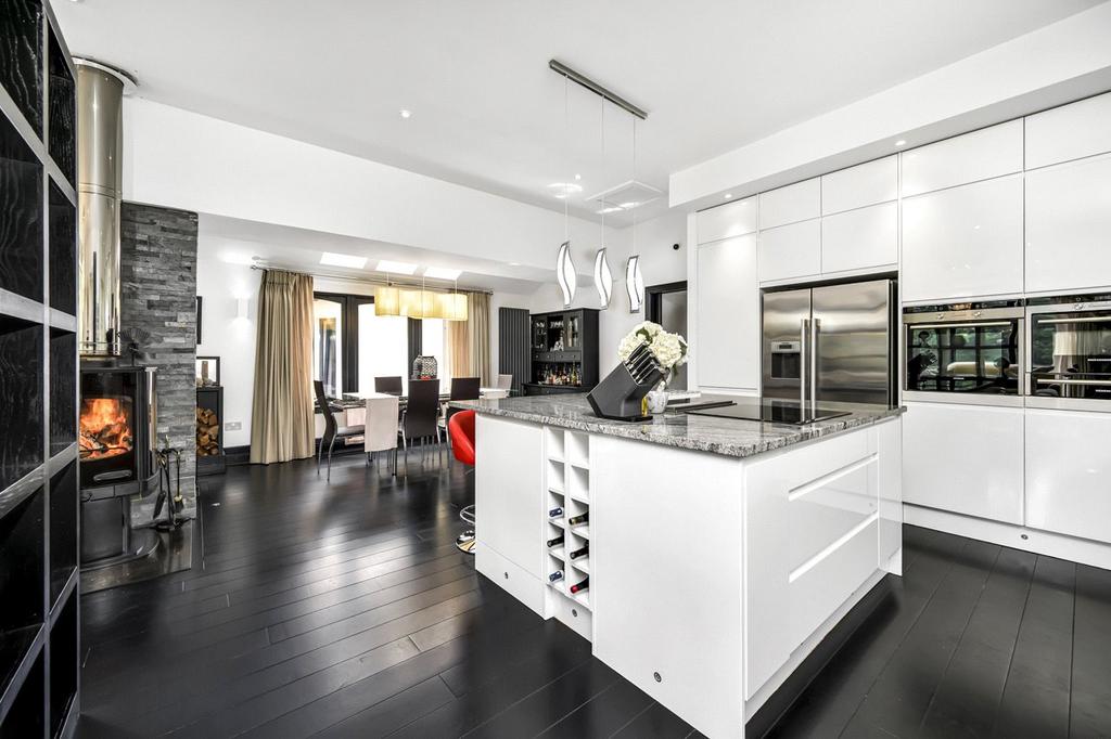 Kitchen/Dining Area