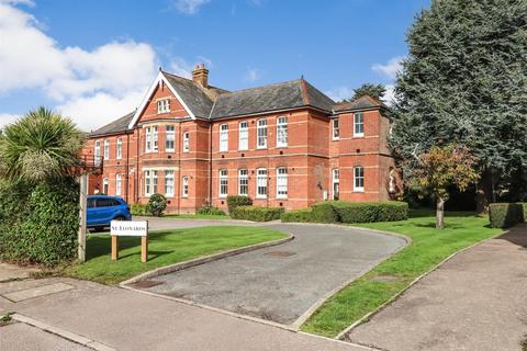 St Leonards, Oak Tree Way, Horsham