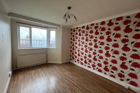 2 bedroom maisonette to rent, Rainham Road South, Dagenham