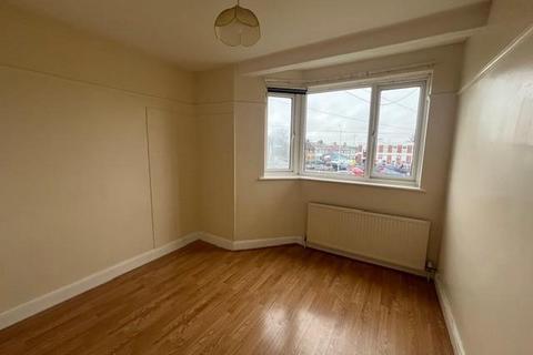 2 bedroom maisonette to rent, Rainham Road South, Dagenham