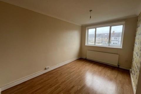 2 bedroom maisonette to rent, Rainham Road South, Dagenham