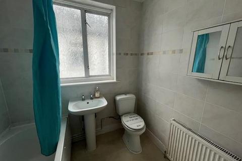 2 bedroom maisonette to rent, Rainham Road South, Dagenham