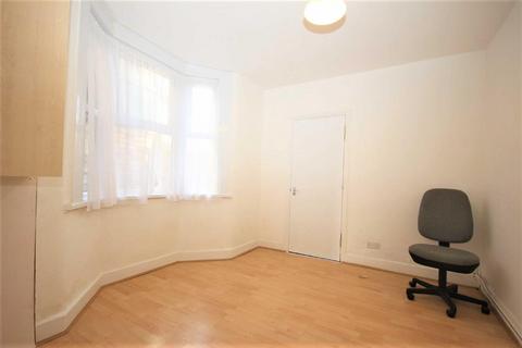 2 bedroom flat to rent, Clarendon Road, Walthamstow, E17
