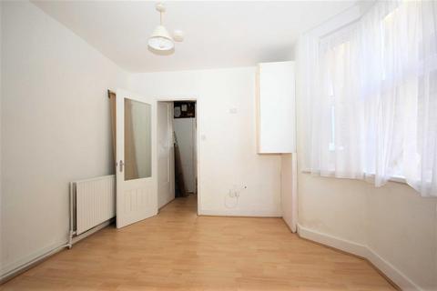 2 bedroom flat to rent, Clarendon Road, Walthamstow, E17