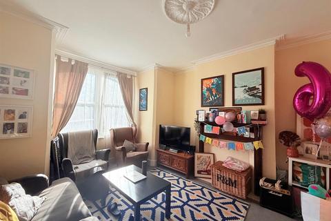 3 bedroom terraced house to rent, Witham Road, London SE20