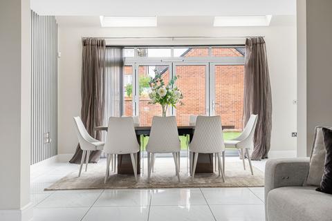 5 bedroom detached house for sale, Howard Road, Heyford Park, OX25