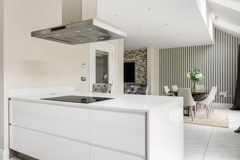 5 bedroom detached house for sale, Howard Road, Heyford Park, OX25
