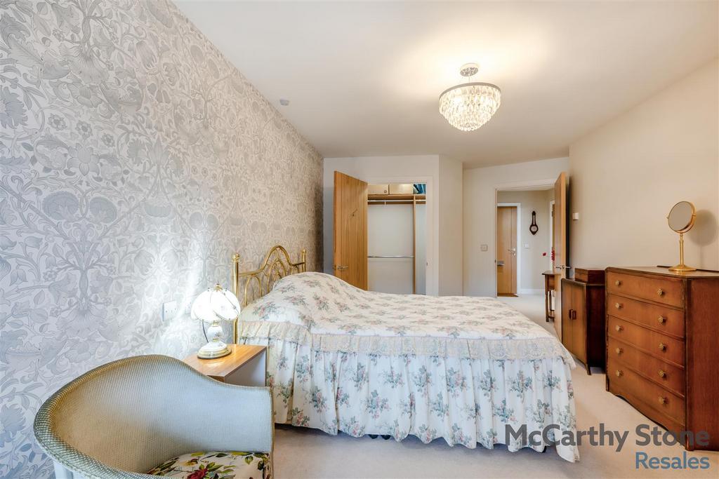 8668898-interior10.jpg