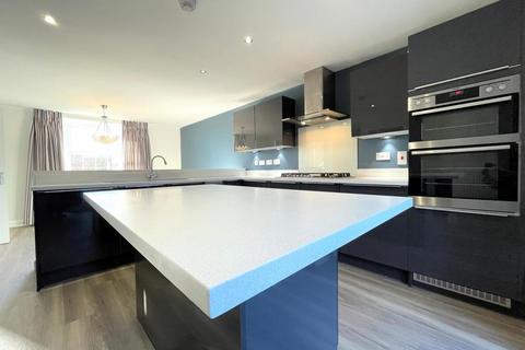5 bedroom detached house to rent, Illustrious, Brooklands