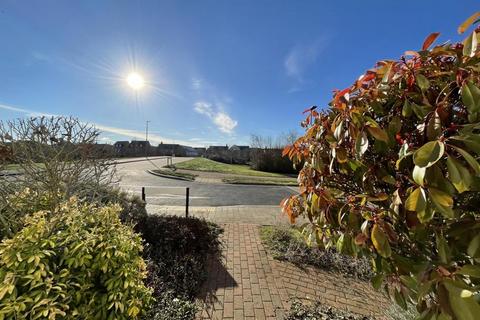 5 bedroom detached house to rent, Illustrious, Brooklands