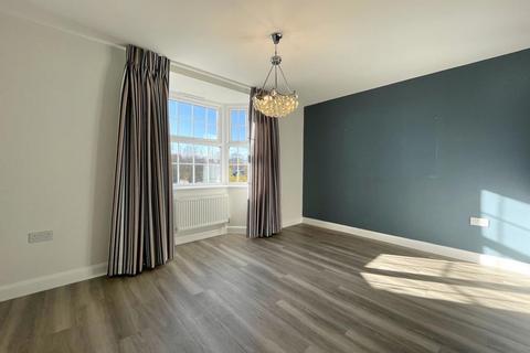 5 bedroom detached house to rent, Illustrious, Brooklands