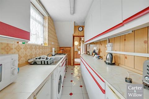 3 bedroom end of terrace house for sale, Winding Way, Dagenham, Essex