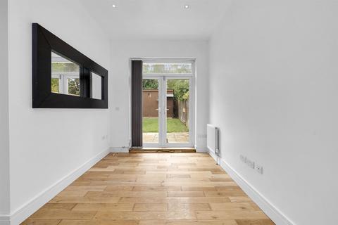 2 bedroom flat for sale, Westbere Road, London NW2