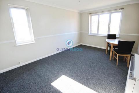 1 bedroom flat to rent, Littlebrook Avenue, Slough.