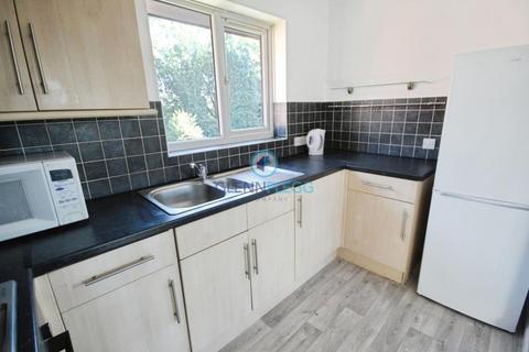 1 bedroom flat to rent, Littlebrook Avenue, Slough.