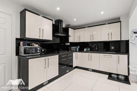 2 bedroom semi-detached house for sale, Crossway, Newhall, Harlow